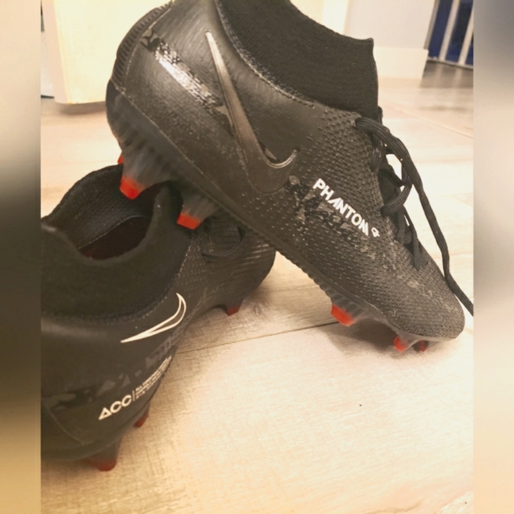 Nike Phantom GT soccer cleat worn once